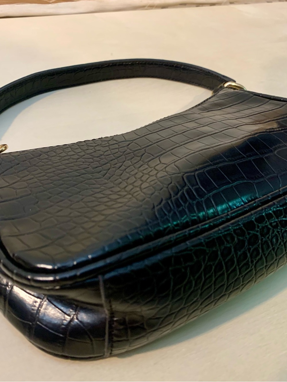 Classic Black Croc-Embossed Shoulder Bag - Great Condition - Picture 4 of 8